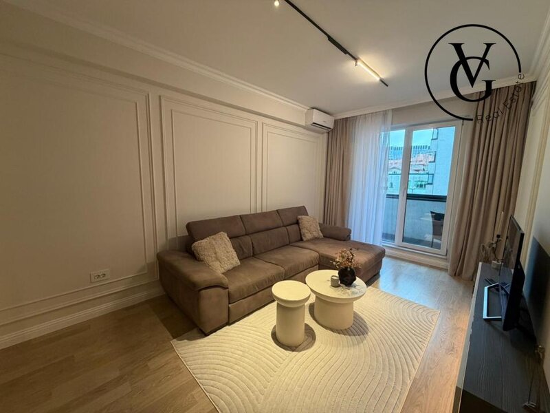 Carol City Park, apartament 2 camere complet mobilat.