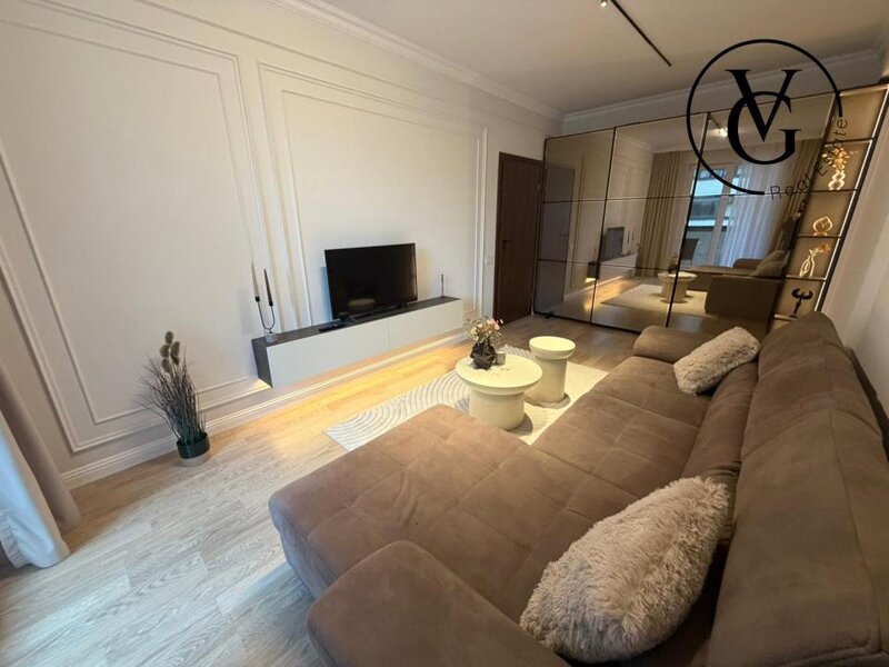 Carol City Park, apartament 2 camere complet mobilat.